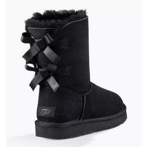 Size 7 black Ugg boots